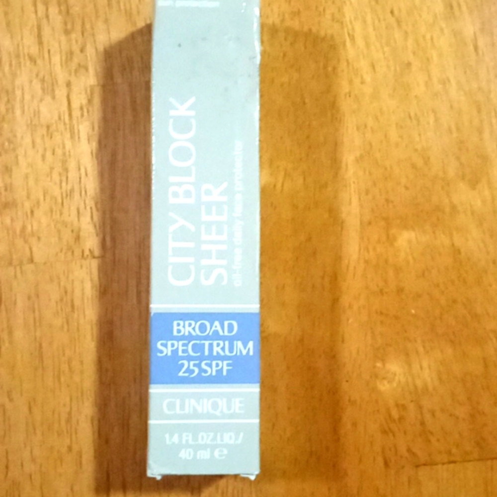 Clinique City Block Sheer face protector